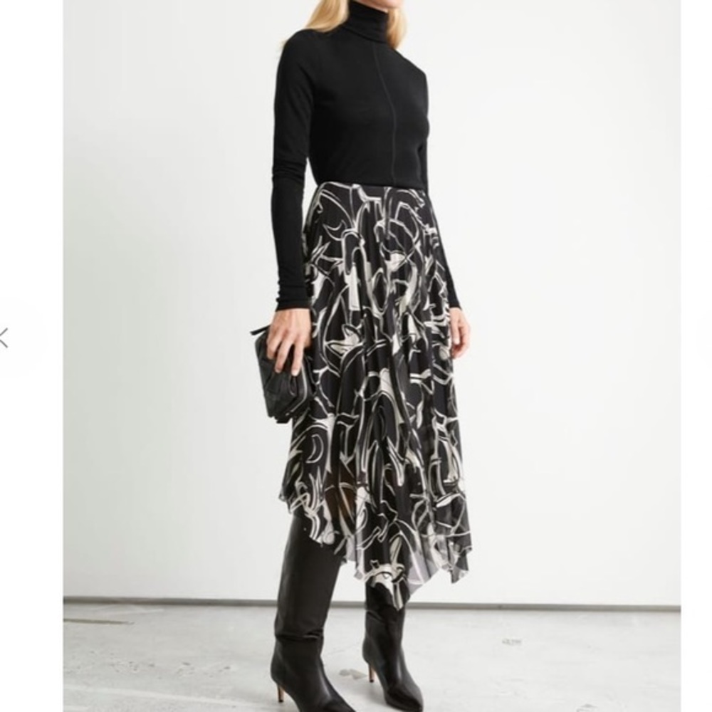 NWT &Other Stories Pleated Asymmetric Midi skirt Black White Size 2